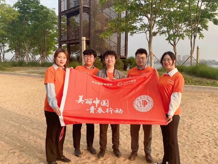 平安普惠襄阳分公司：“河我一起，保护母亲河”净滩公益活动